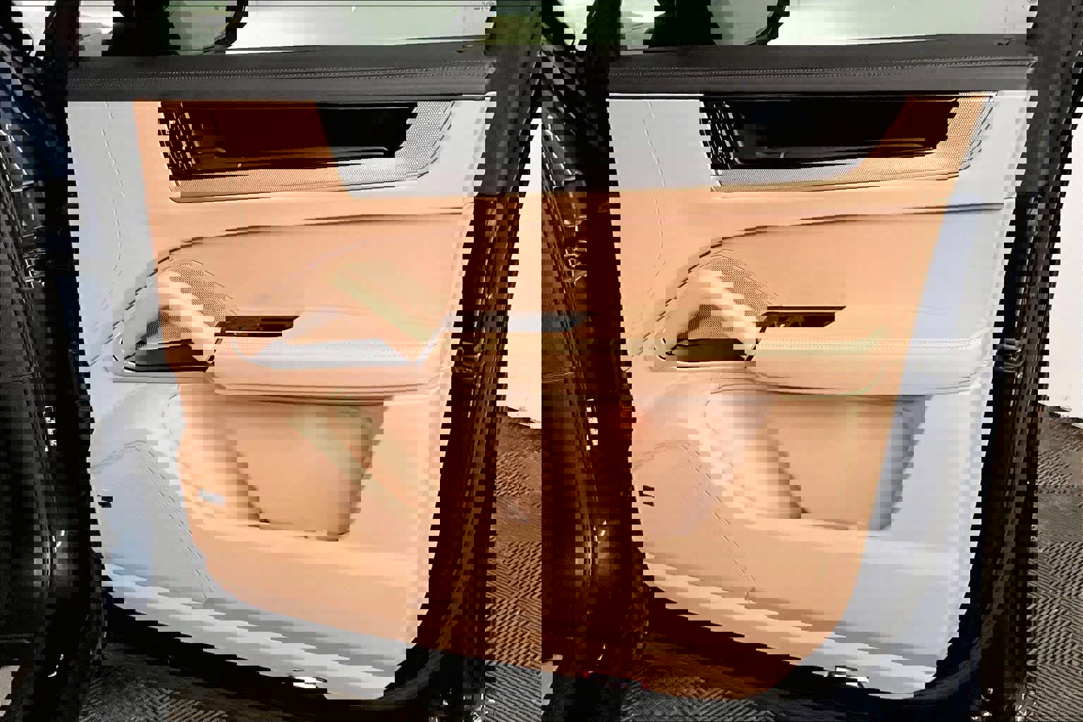 Used 2024 Porsche Cayenne image 22