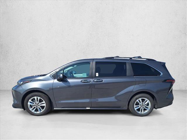 Used 2025 Toyota Sienna XLE w/ XLE Plus Package image 9