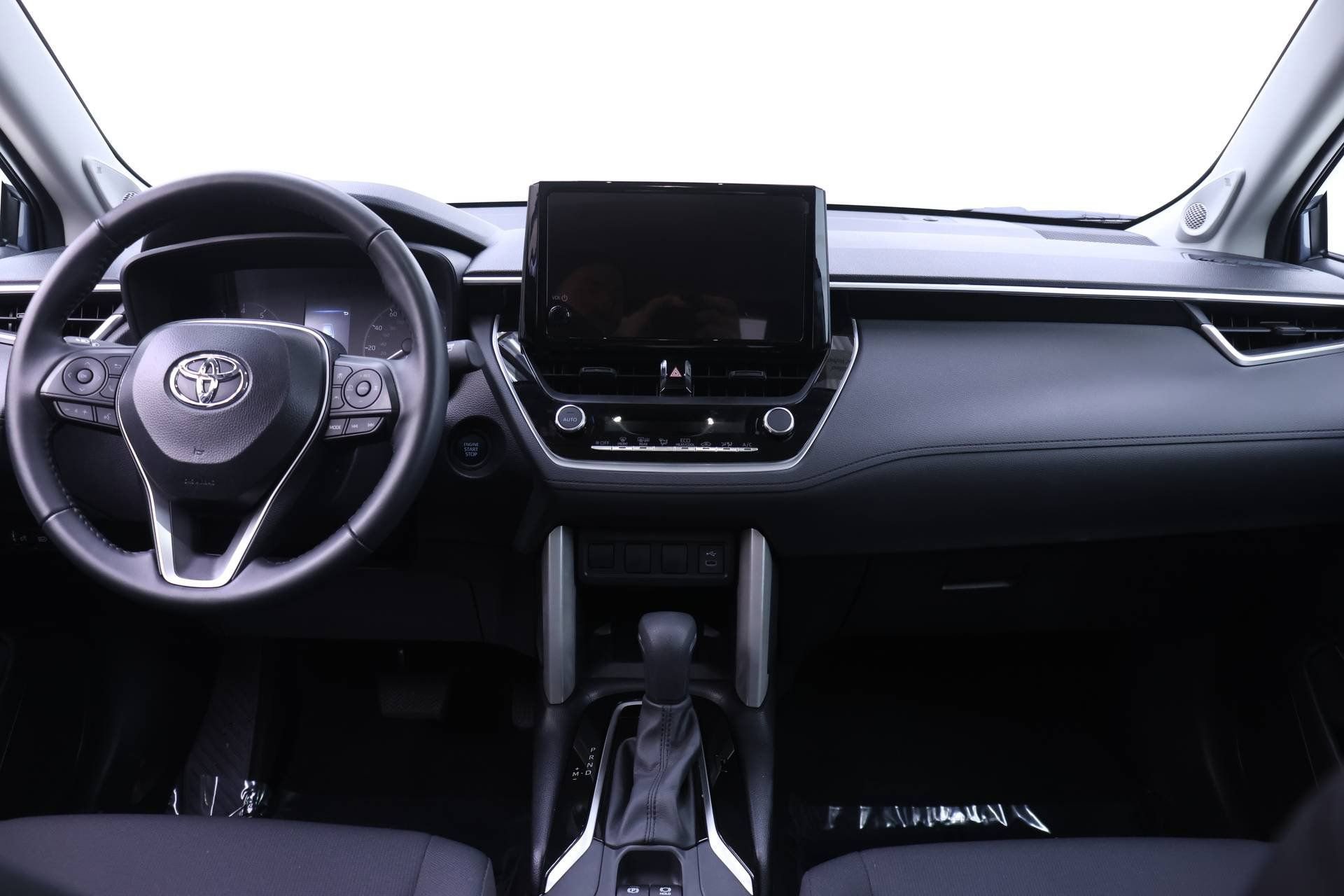 Certified 2025 Toyota Corolla Cross LE image 5