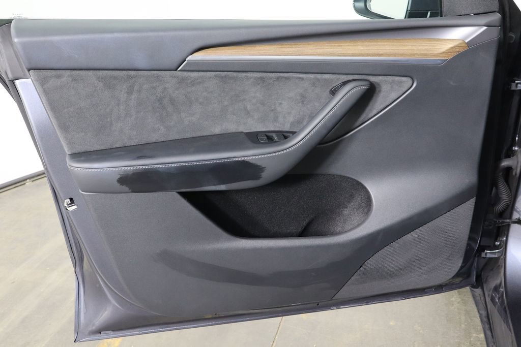 Used 2023 Tesla Model Y 2WD image 17