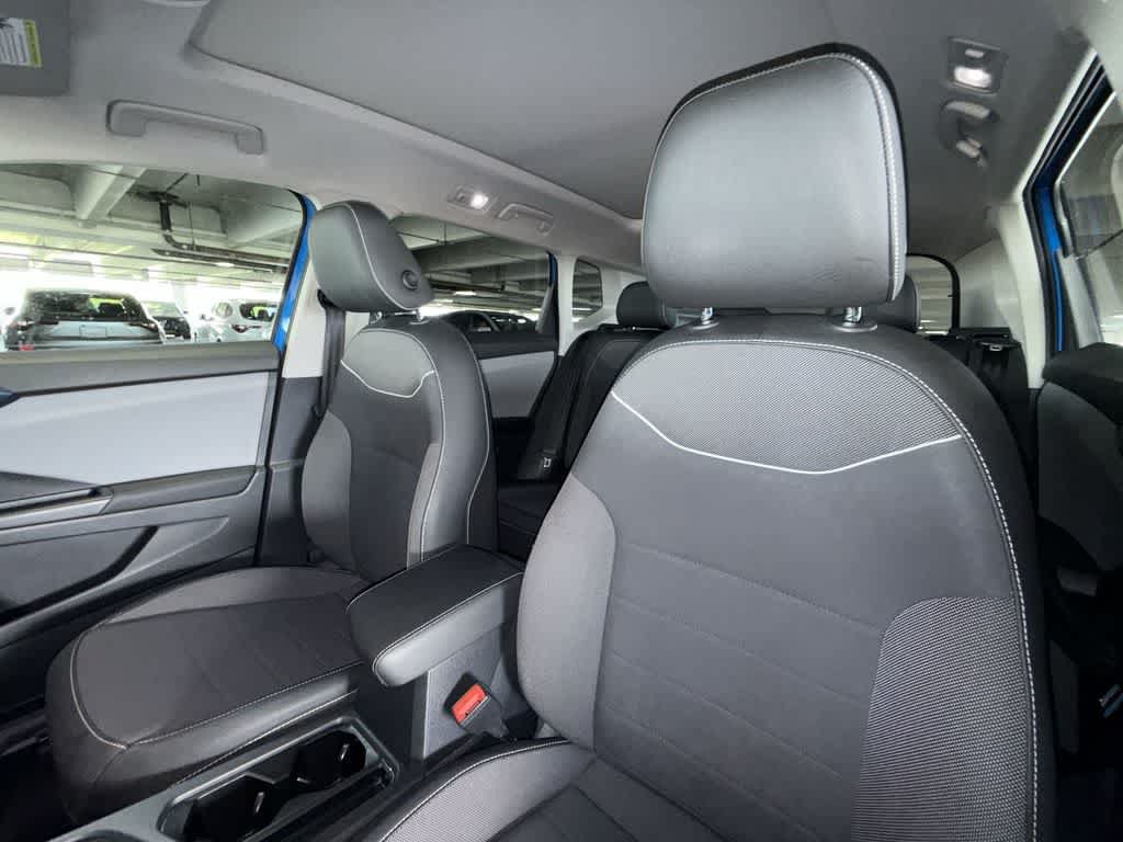 Used 2023 Volkswagen Taos SE w/ Panoramic Sunroof Package FWD image 14