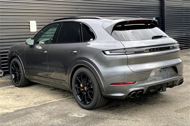 New 2026 Porsche Cayenne GTS image 3