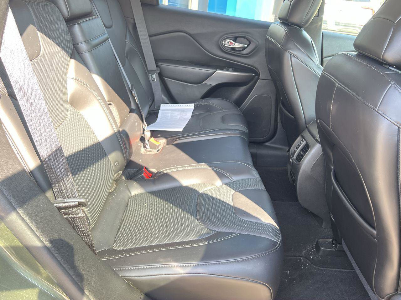 Used 2019 Jeep Cherokee Limited image 26