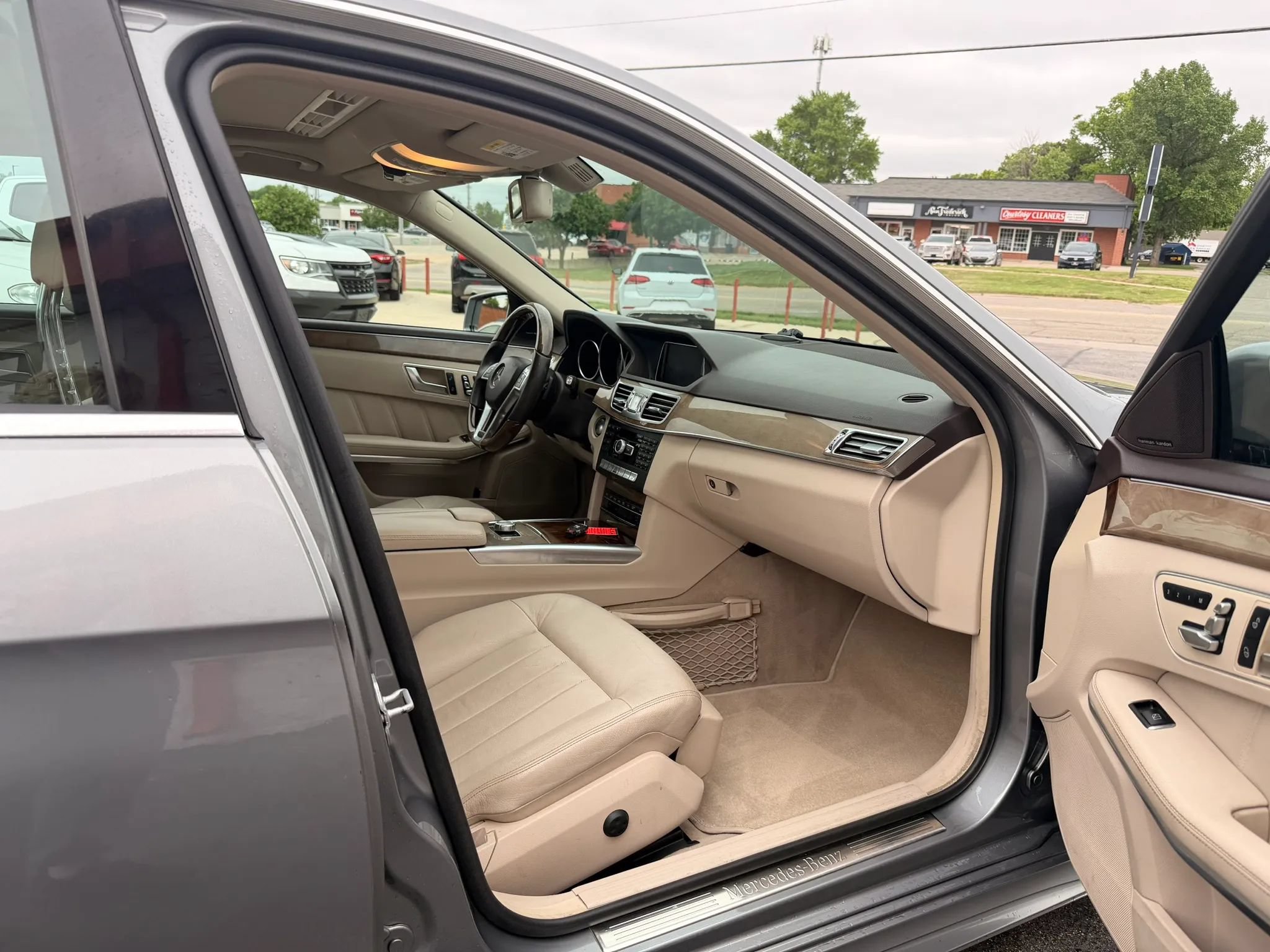 Used 2014 Mercedes-Benz E 350 Sedan image 33