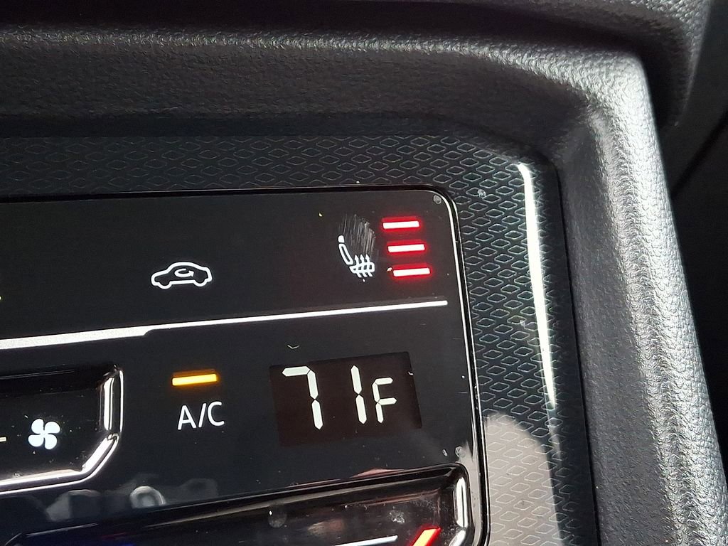 Used 2025 Volkswagen Taos SE image 24