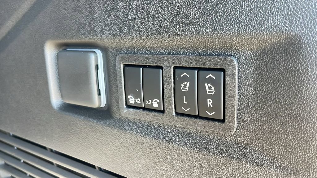 New 2026 GMC Yukon Denali w/ Sun & Power Step Package AWD/4WD image 28