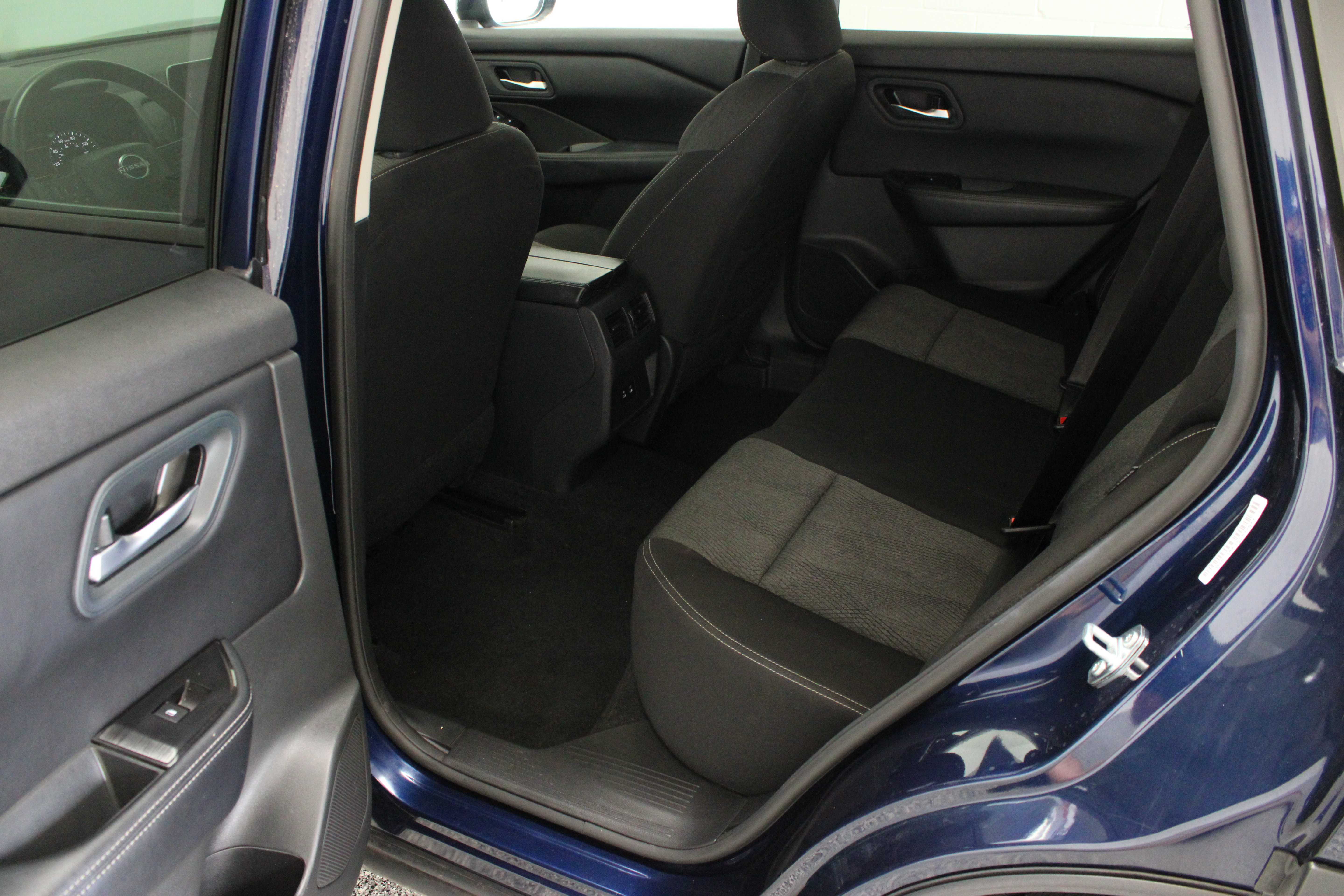 Used 2025 Nissan Rogue SV FWD image 26