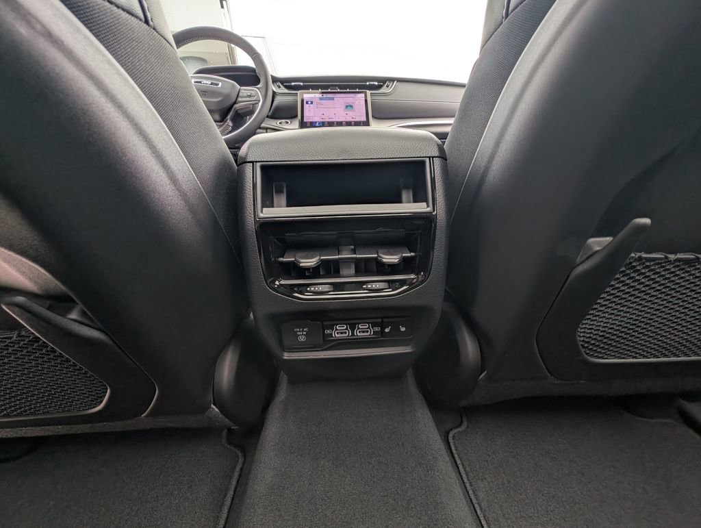 New 2025 Jeep Grand Cherokee Limited w/ Black Appearance Package image 18