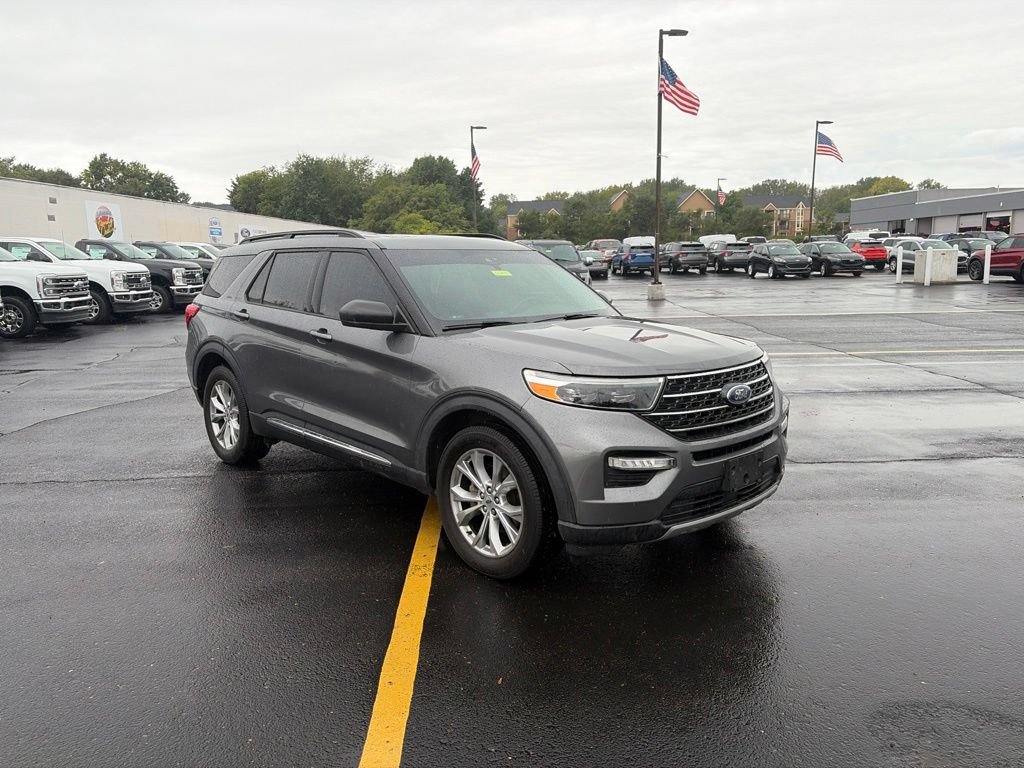 Used 2021 Ford Explorer XLT w/ Equipment Group 202A AWD/4WD image 3