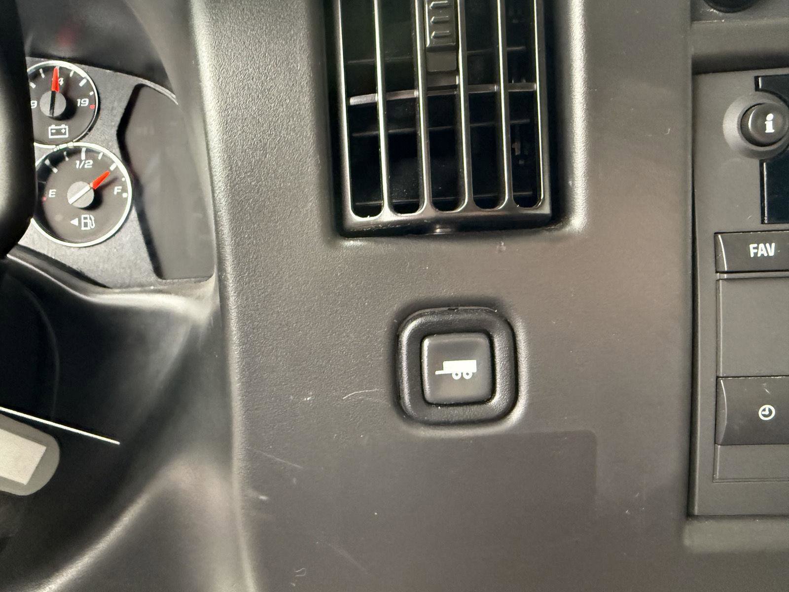 Used 2024 Chevrolet Express 2500 w/ Driver Convenience Package image 20