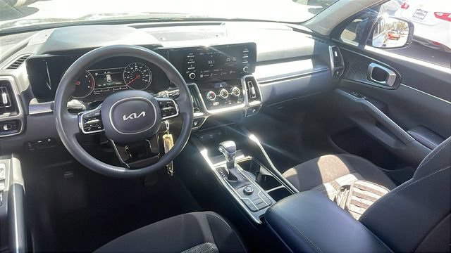 Used 2023 Kia Sorento LX FWD image 13