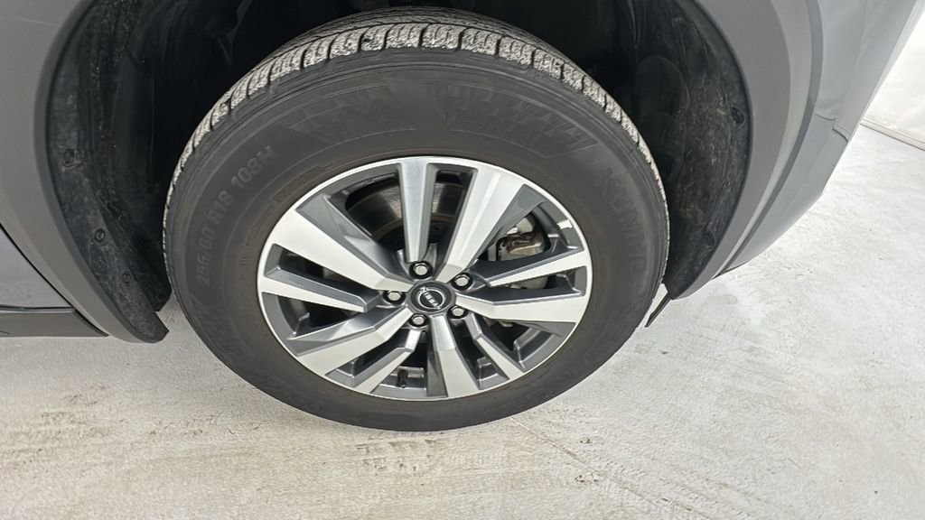 Used 2025 Nissan Pathfinder SL image 9