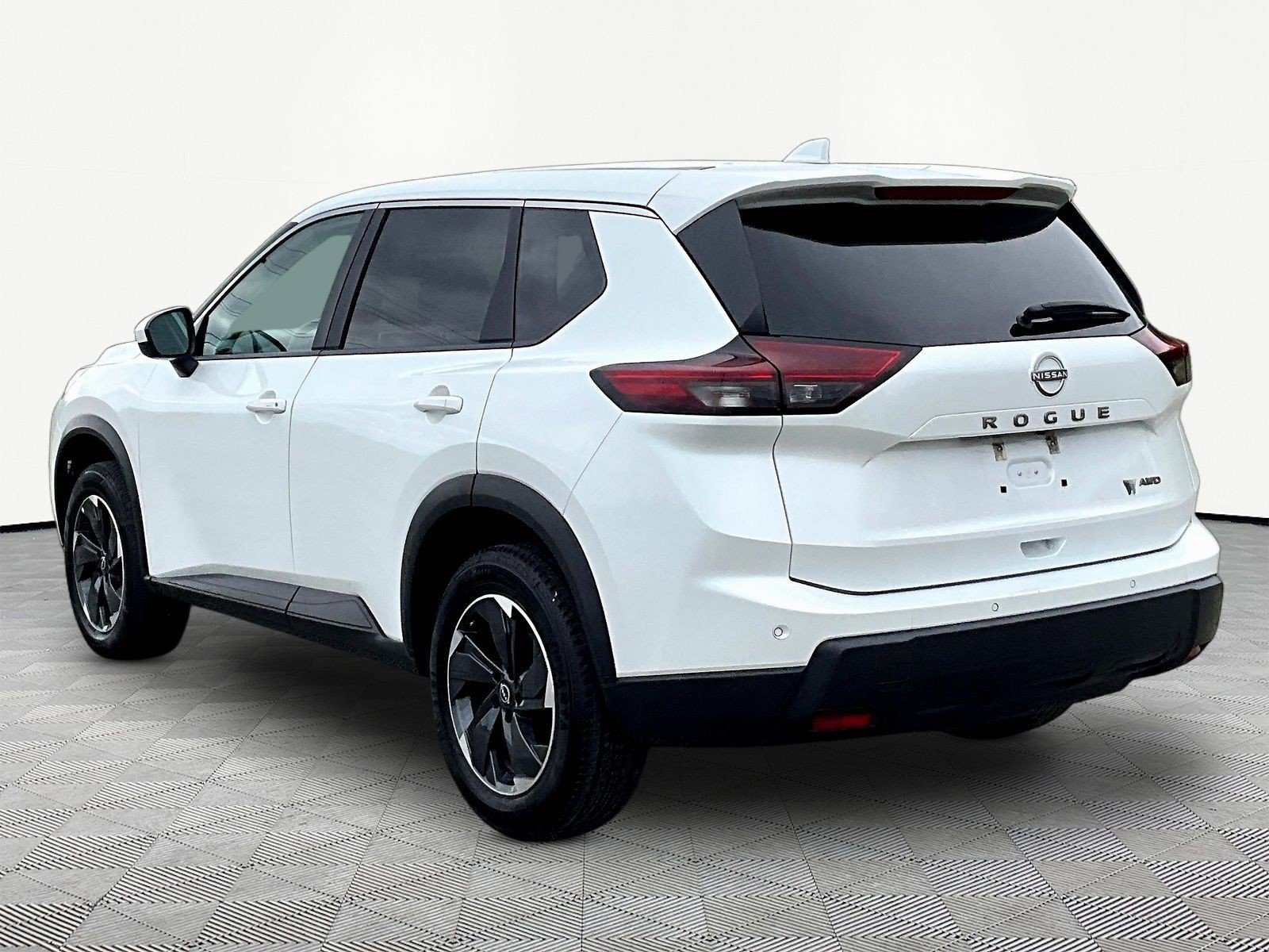 Used 2025 Nissan Rogue SV AWD/4WD image 4