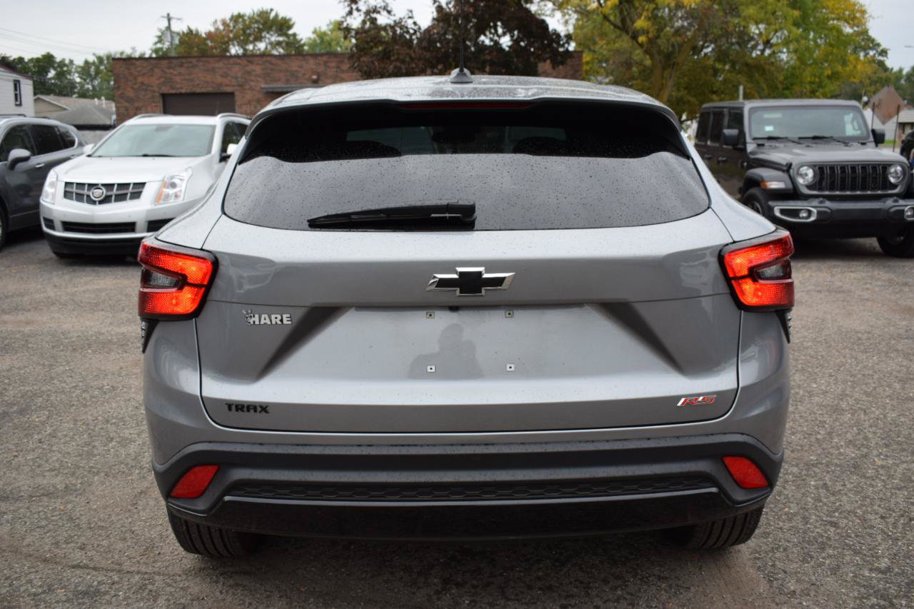 Used 2026 Chevrolet Trax RS w/ Sunroof Package FWD image 9