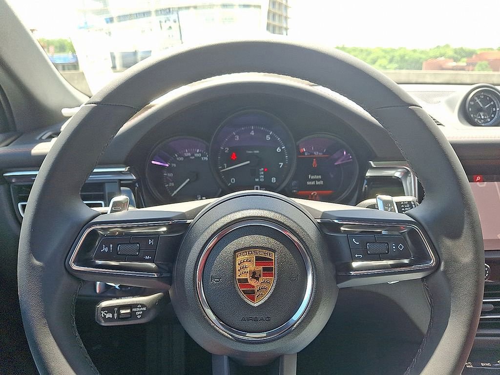 Used 2025 Porsche Macan image 21