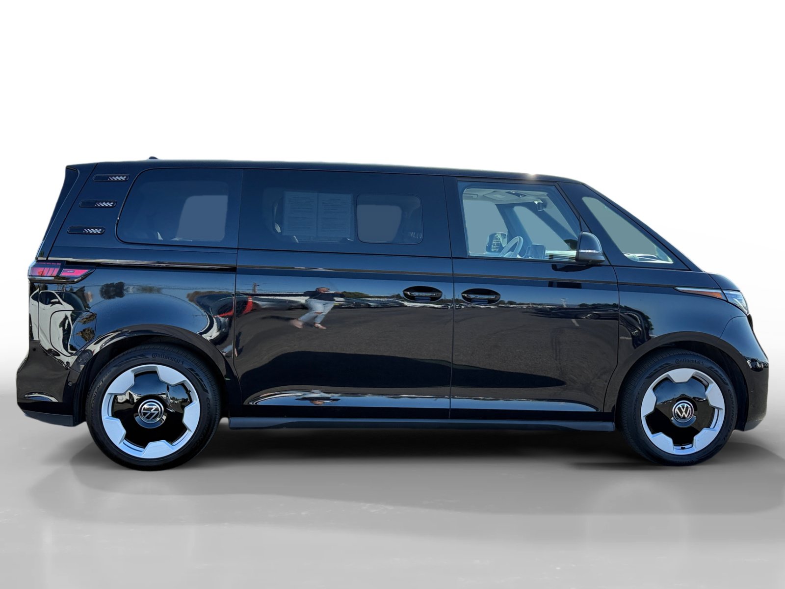 Certified 2025 Volkswagen ID. Buzz Pro S Plus RWD image 6