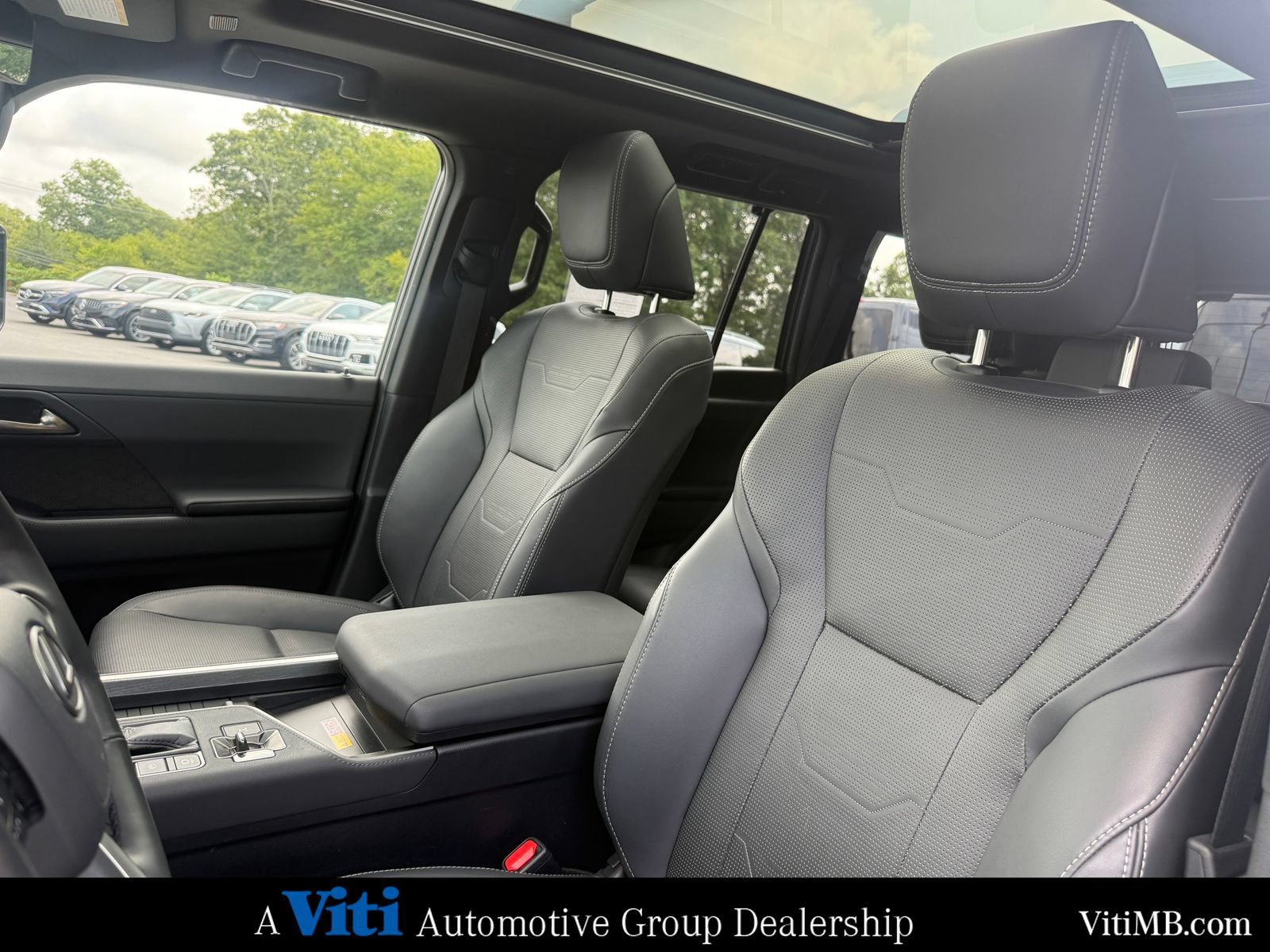 Used 2024 Lexus GX 550 w/ Accessory Package (2T) AWD/4WD image 18