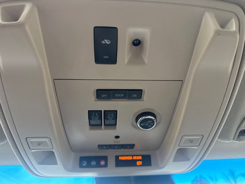 Used 2017 Cadillac Escalade Luxury image 30