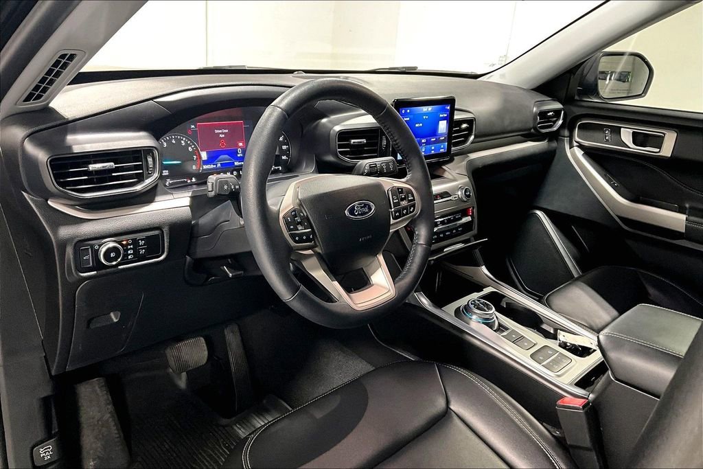 Used 2023 Ford Explorer XLT w/ Equipment Group 202A image 16