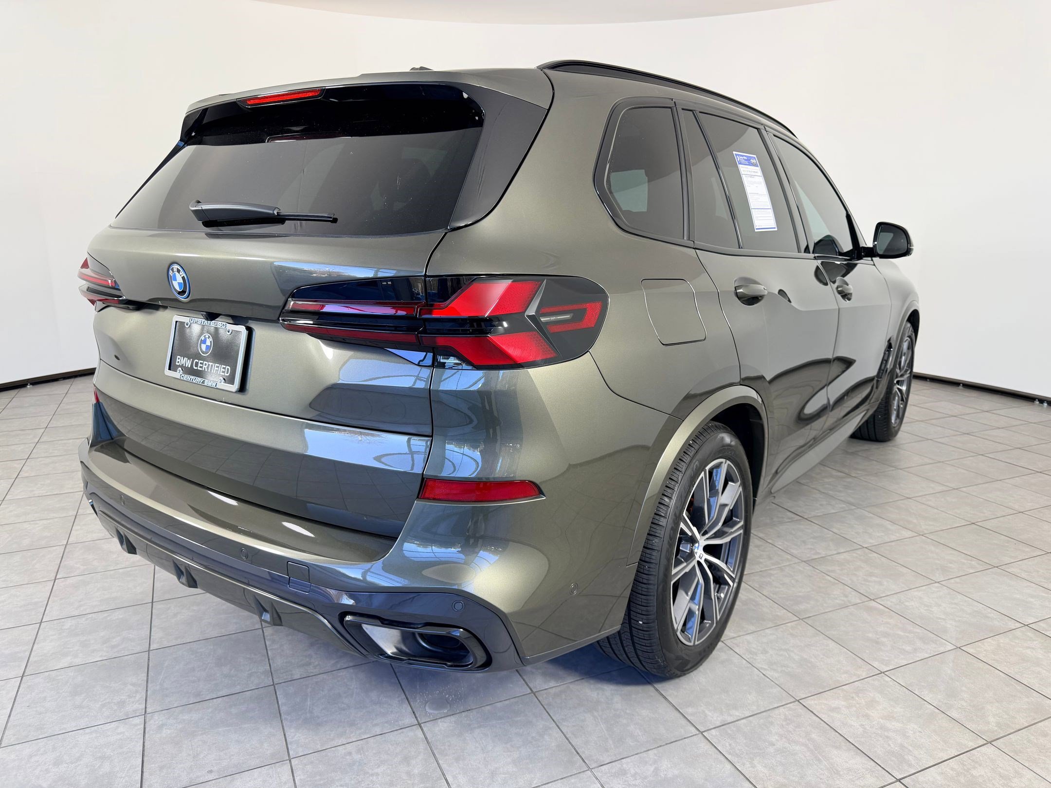 Certified 2025 BMW X5 xDrive50e w/ M Sport Package image 9