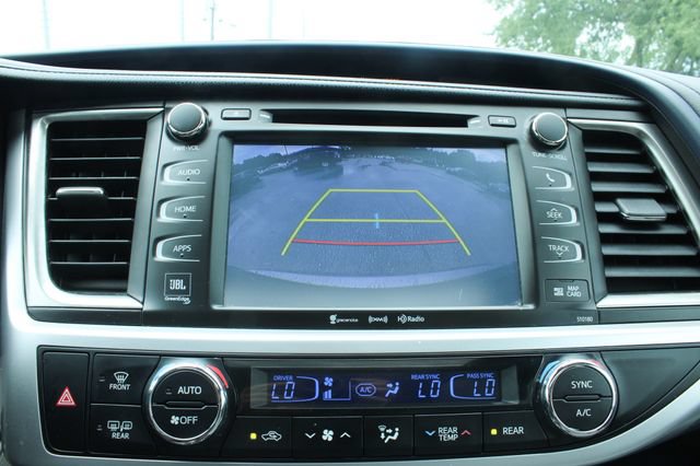 Used 2017 Toyota Highlander Limited AWD/4WD image 22