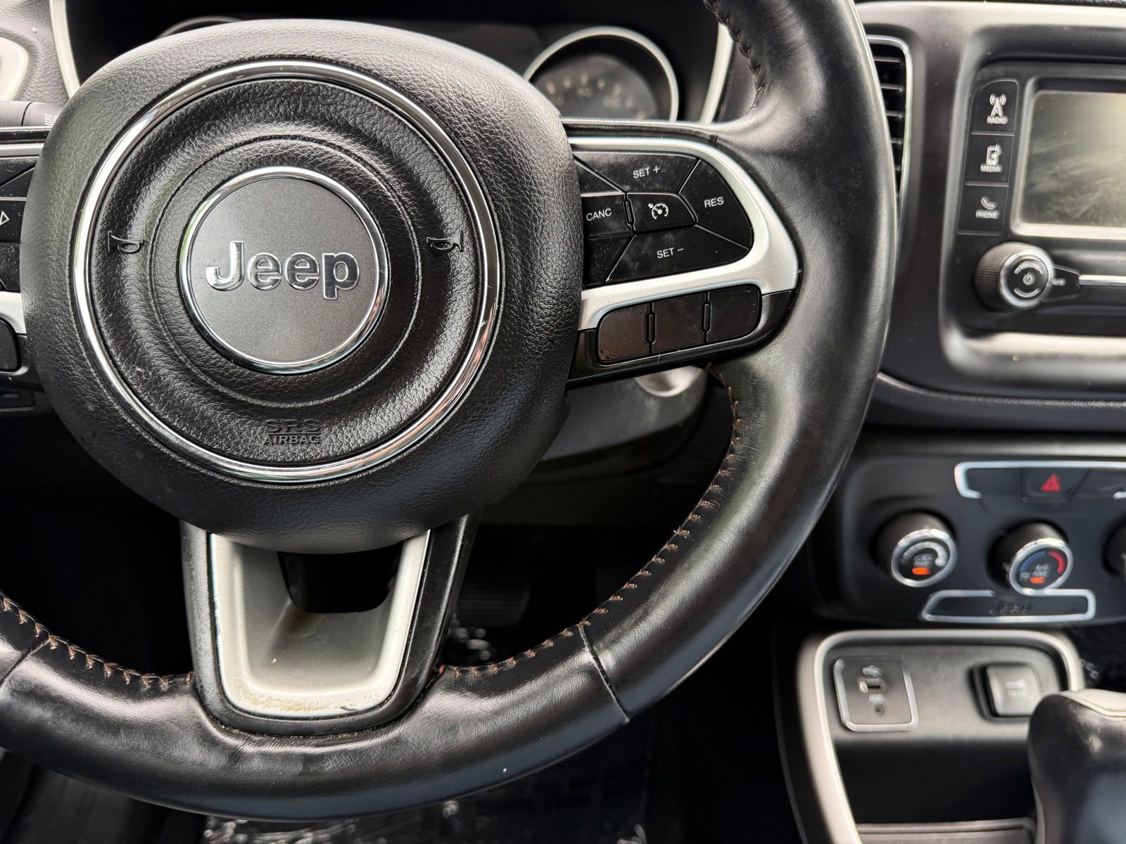 Used 2018 Jeep Compass Latitude FWD image 25