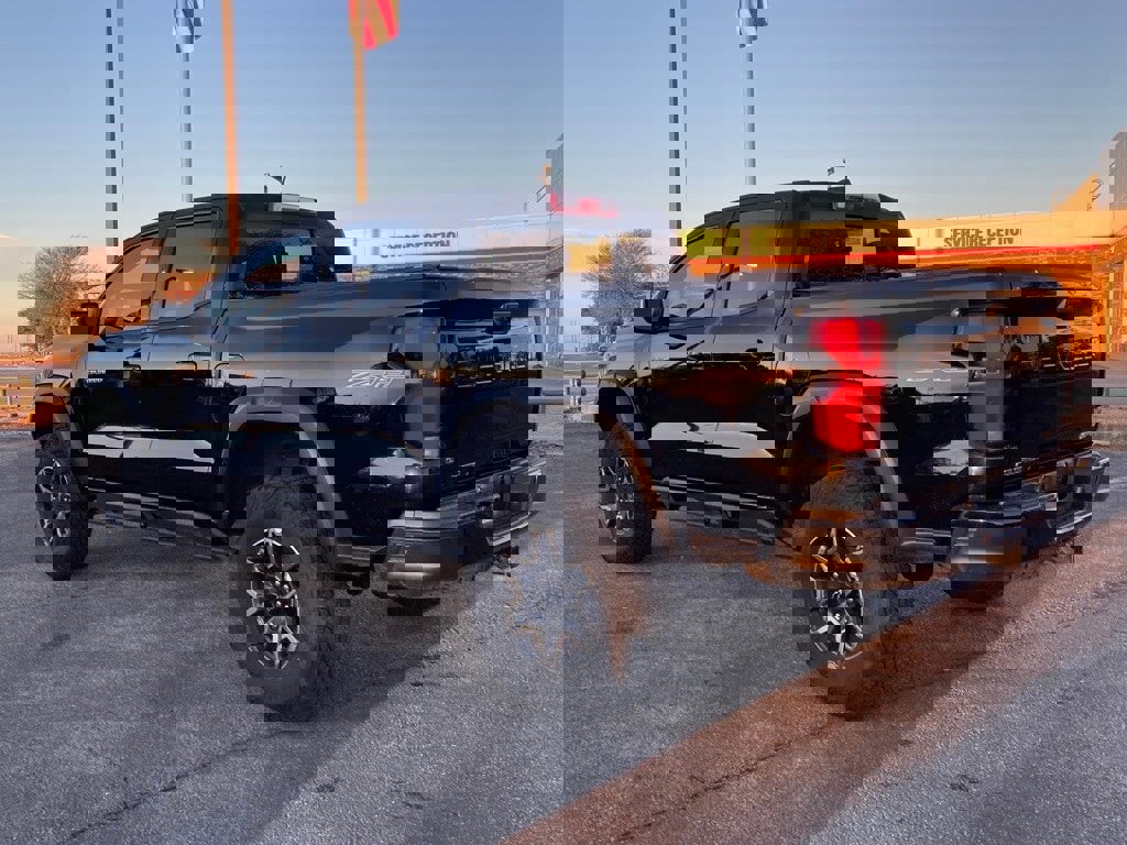 Used 2024 Chevrolet Colorado ZR2 image 7