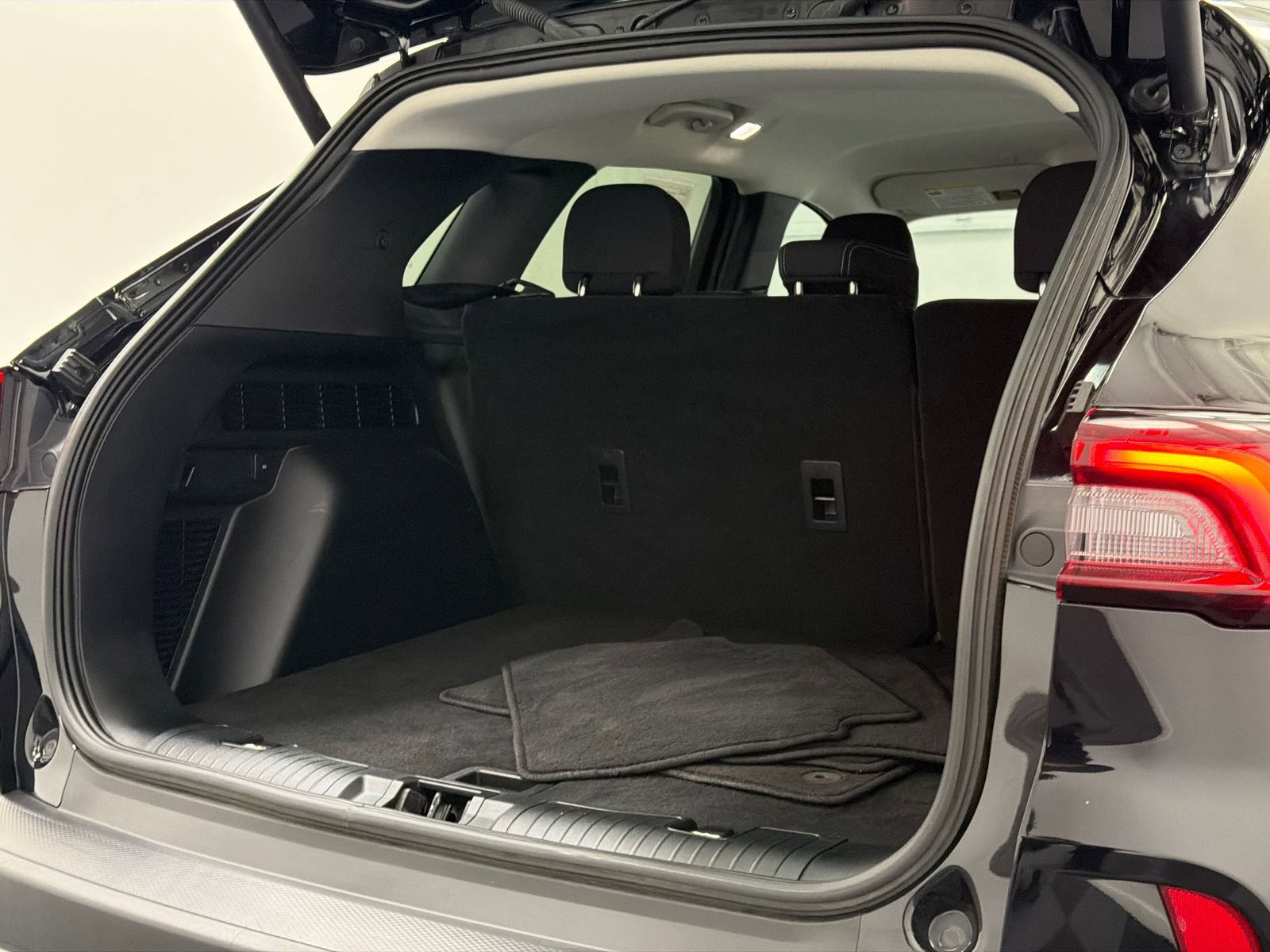 Used 2023 Ford Escape Active image 8