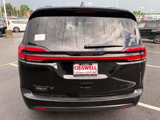 New 2027 Chrysler Pacifica Limited w/ Family Tech Group AWD/4WD image 6