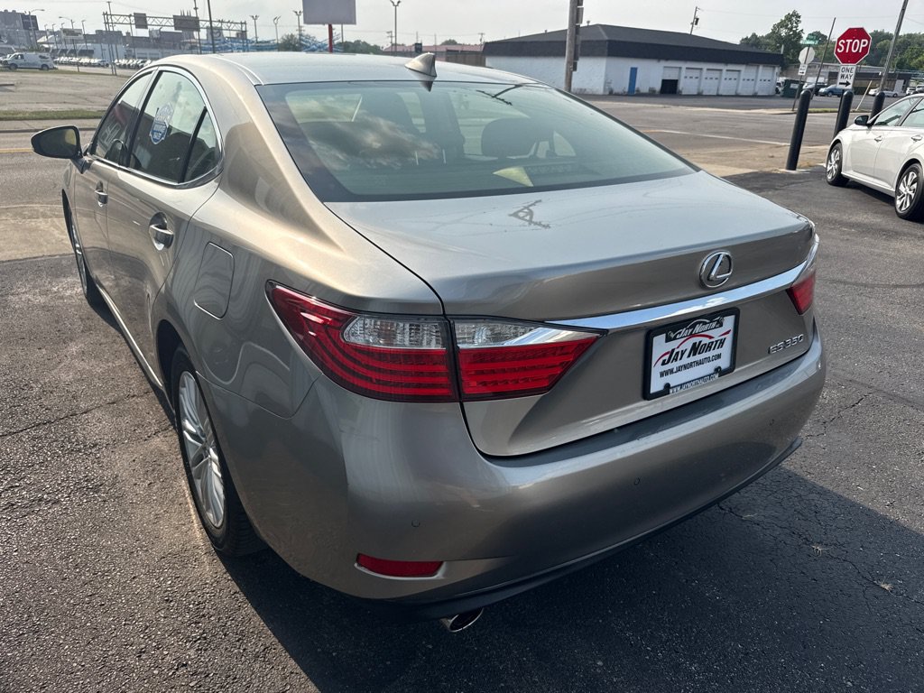 Used 2015 Lexus ES 350 w/ Luxury Package FWD image 5