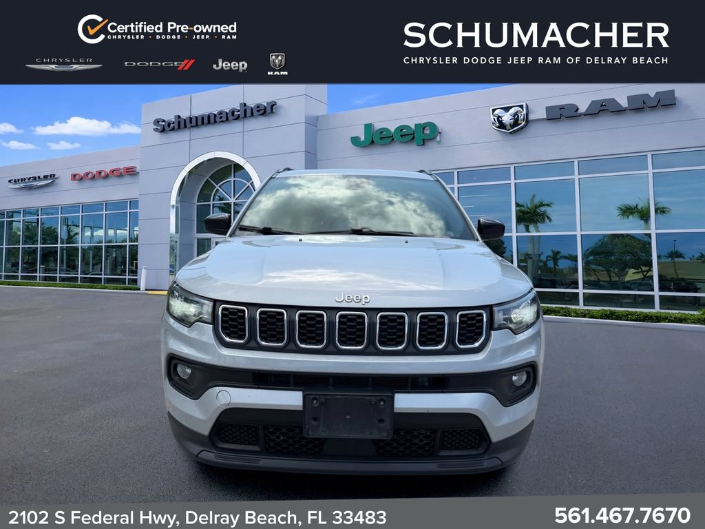 Used 2024 Jeep Compass Latitude AWD/4WD image 2