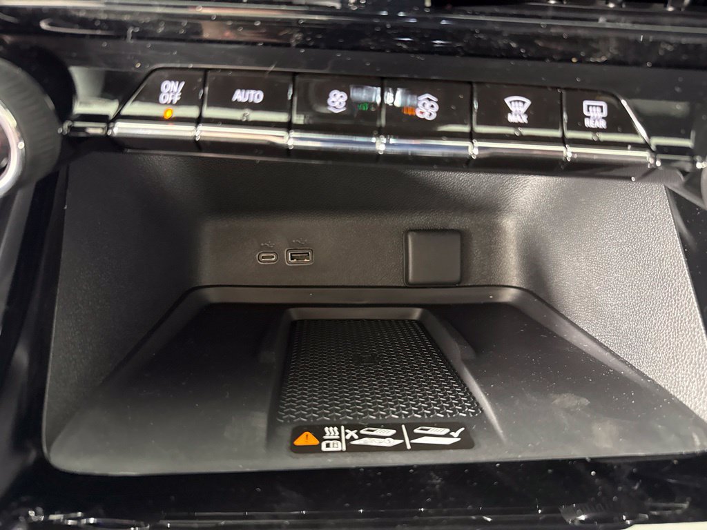 New 2027 Chevrolet Traverse LT FWD image 21