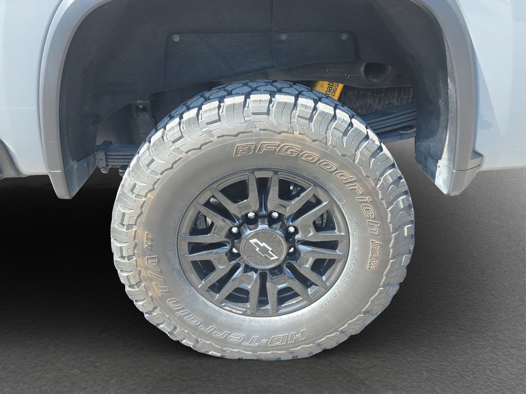 Used 2025 Chevrolet Silverado 2500 ZR2 w/ Technology Package AWD/4WD image 5