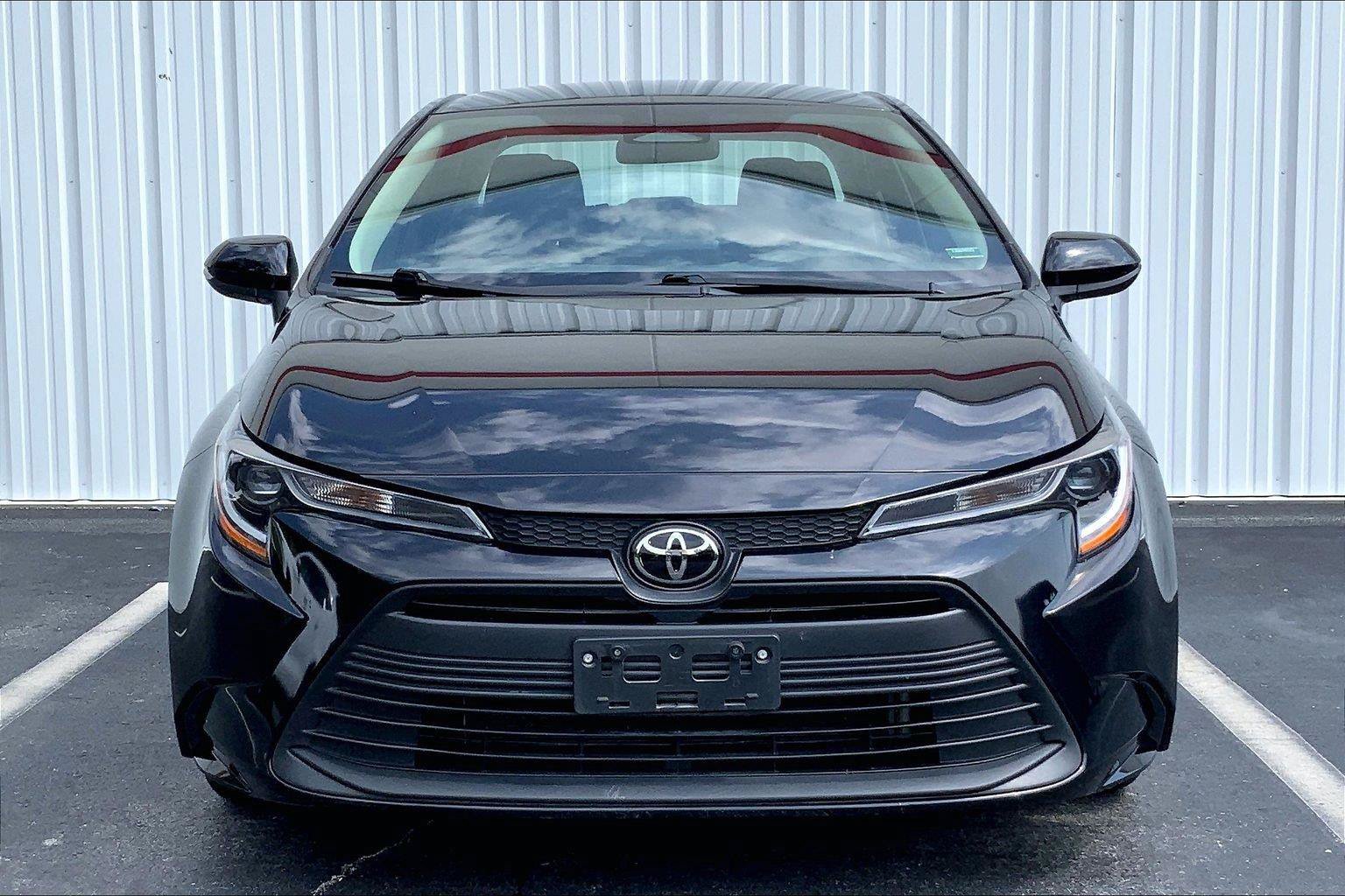 Used 2024 Toyota Corolla LE FWD image 3