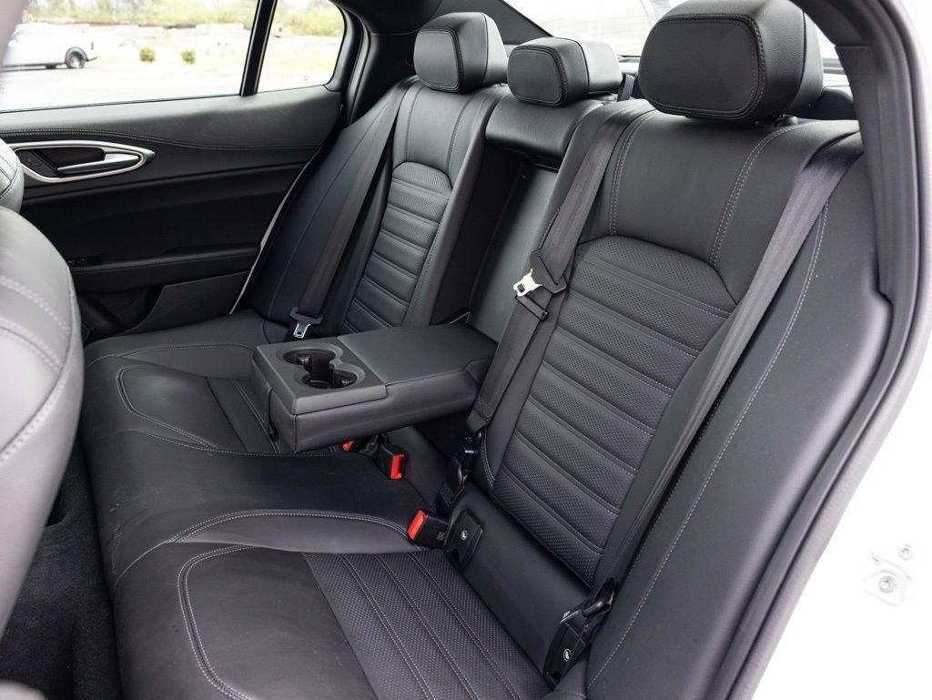 Used 2024 Alfa Romeo Giulia Veloce image 47