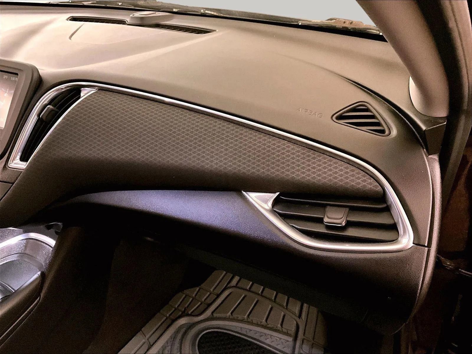 Used 2016 Chevrolet Malibu LT FWD image 15