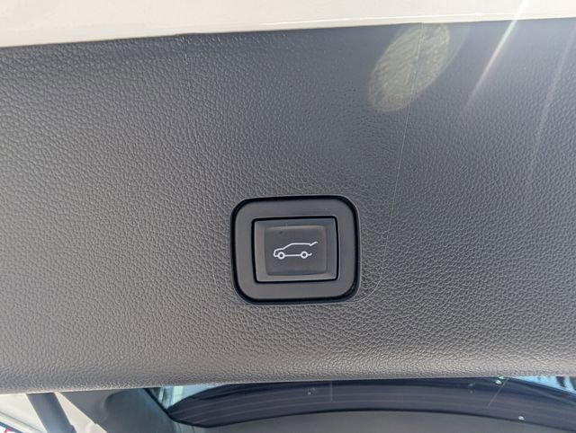 Certified 2023 Chevrolet Traverse Premier FWD image 17