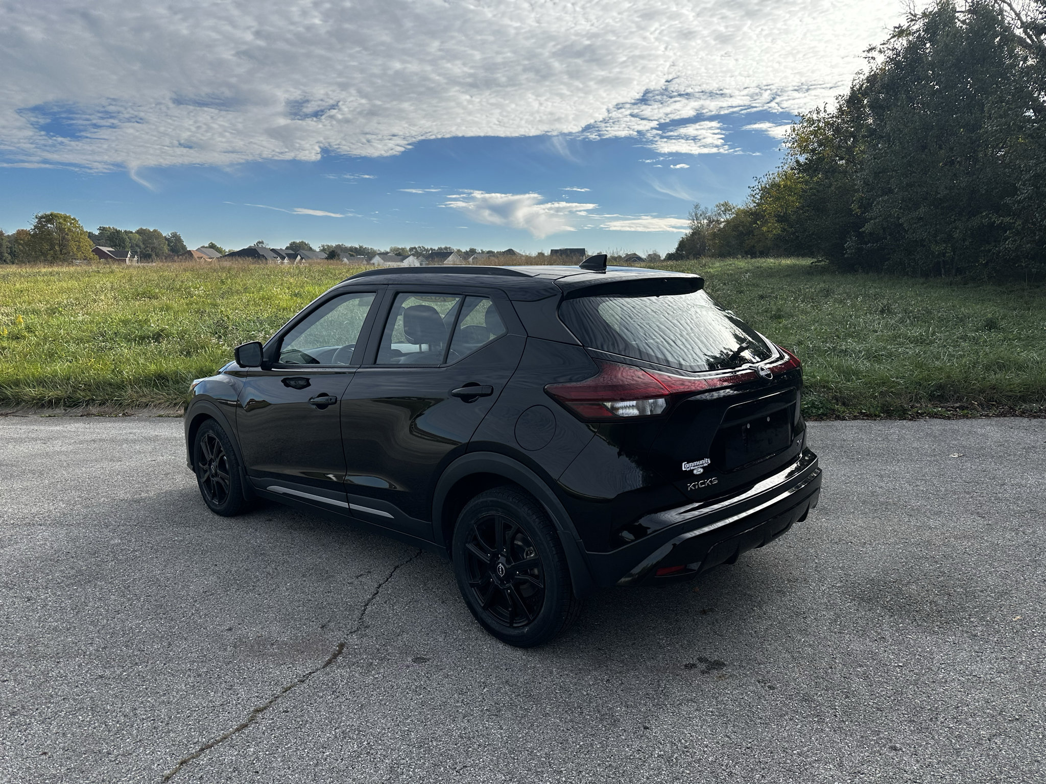 Used 2023 Nissan Kicks SR w/ SR Premium Package FWD image 6
