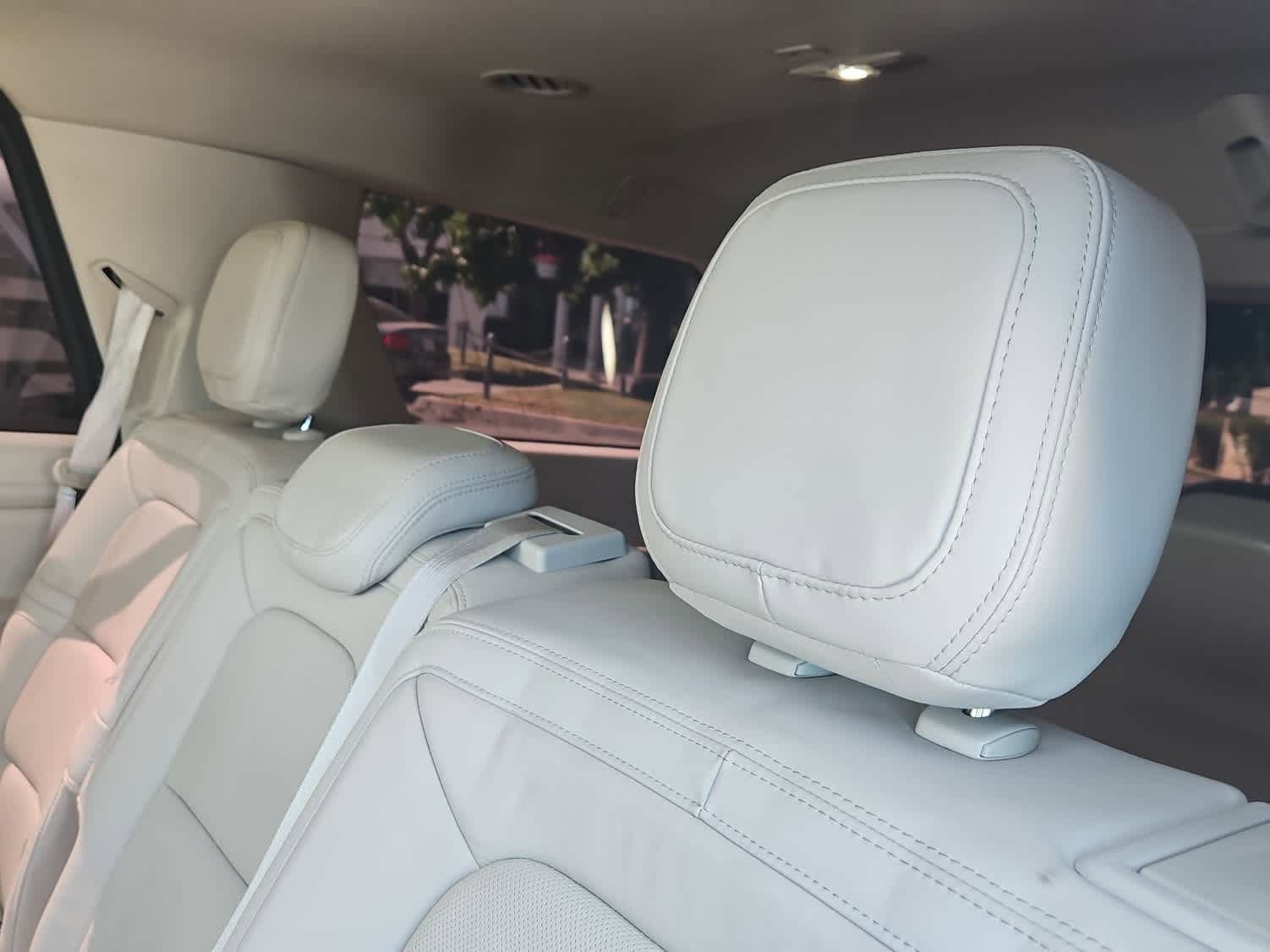 Used 2021 Lincoln Navigator Reserve w/ Luxury Package AWD/4WD image 13