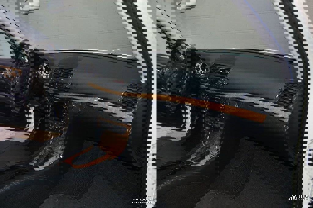 Used 2009 Mercedes-Benz E 550 Sedan image 11