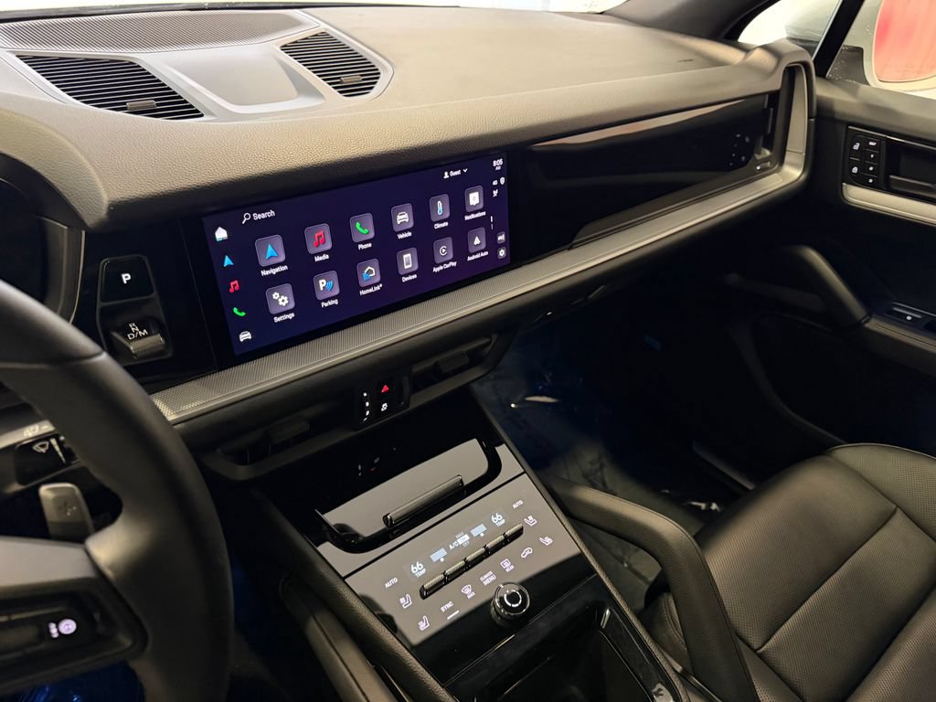 Certified 2024 Porsche Cayenne AWD/4WD image 18