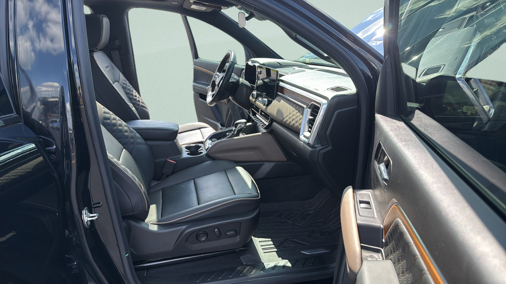 Used 2024 GMC Canyon Denali AWD/4WD image 9