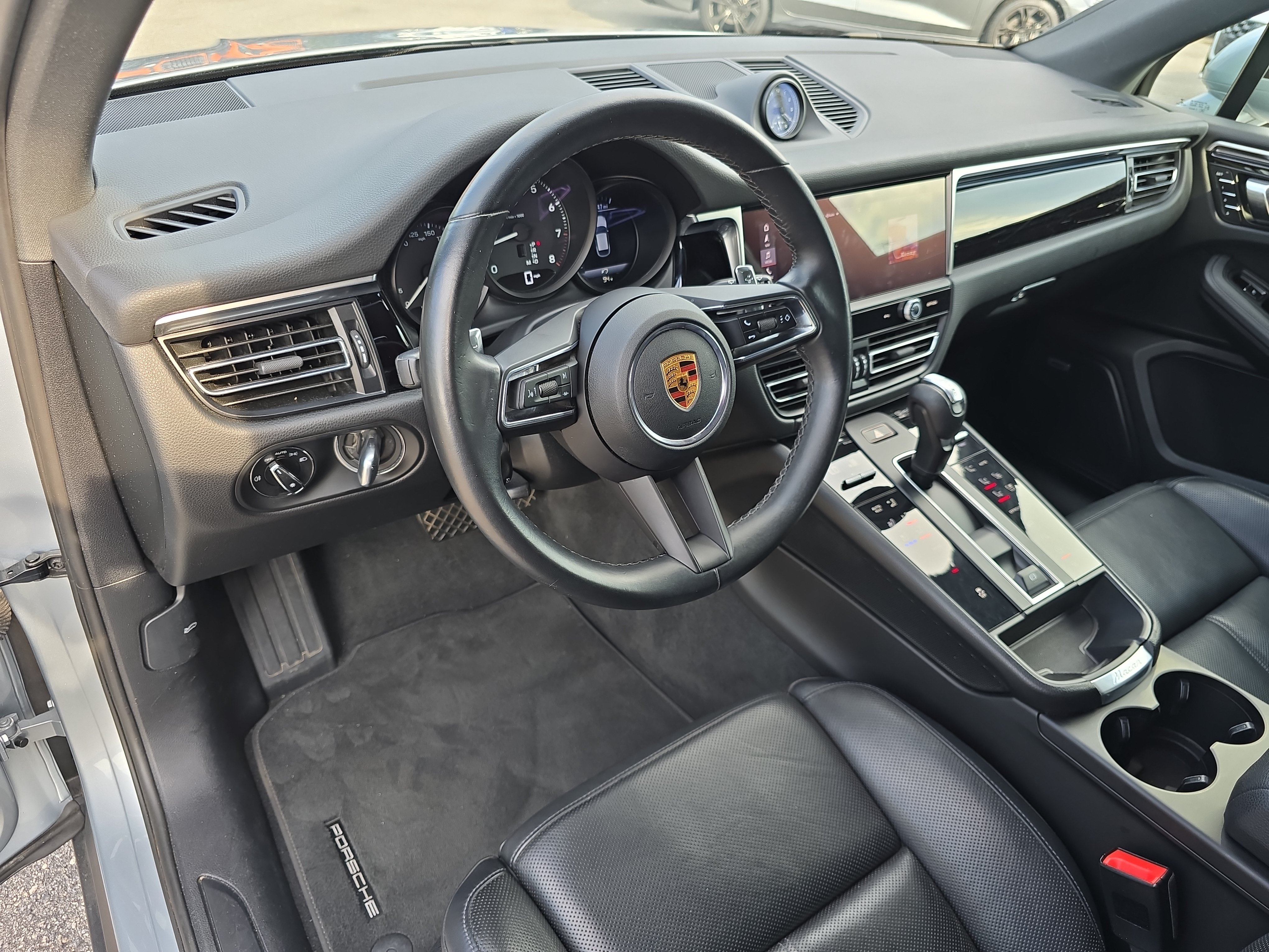Used 2022 Porsche Macan AWD/4WD image 16