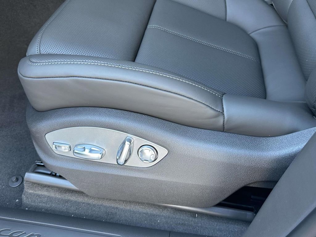 New 2026 Porsche Macan image 6