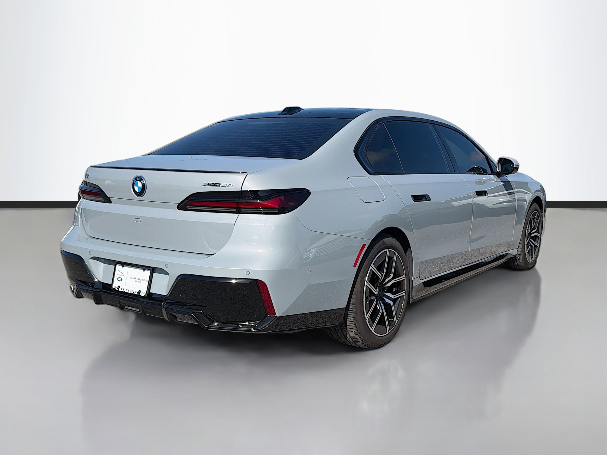 Used 2025 BMW i7 xDrive60 image 5