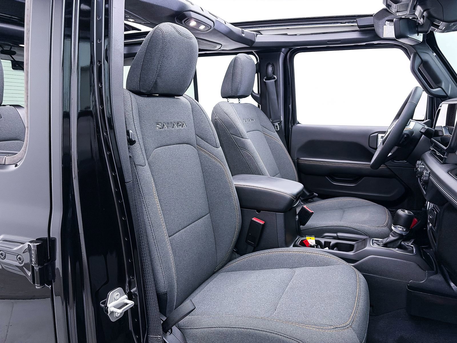 Used 2024 Jeep Wrangler Sahara w/ Technology Group image 38