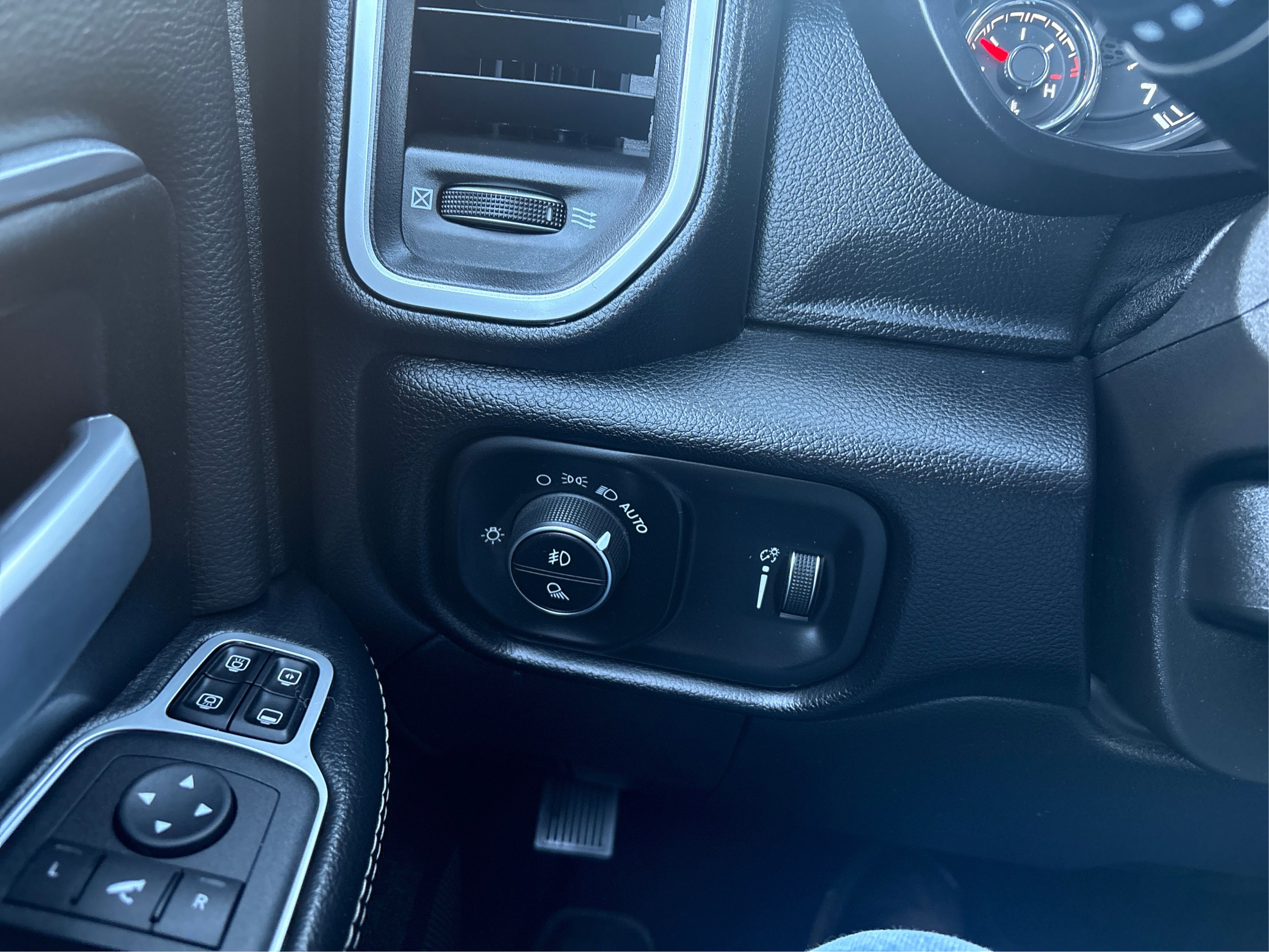 Used 2024 RAM 2500 Big Horn w/ Bed Utility Group image 15