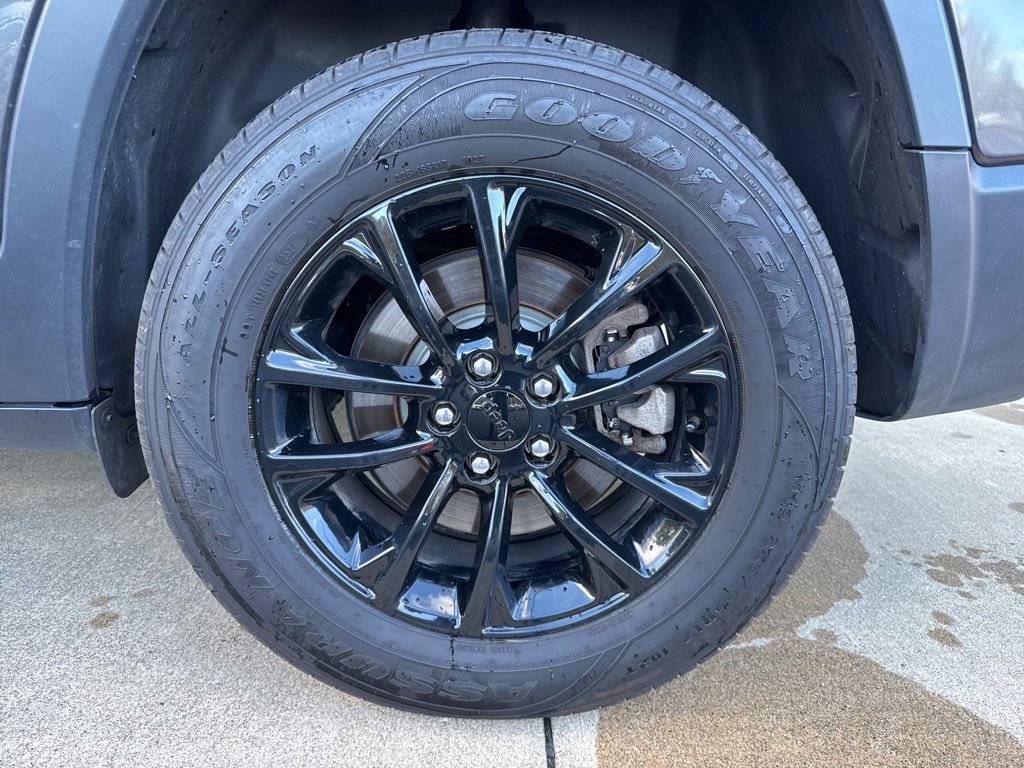 Used 2023 Jeep Cherokee Altitude Lux image 14