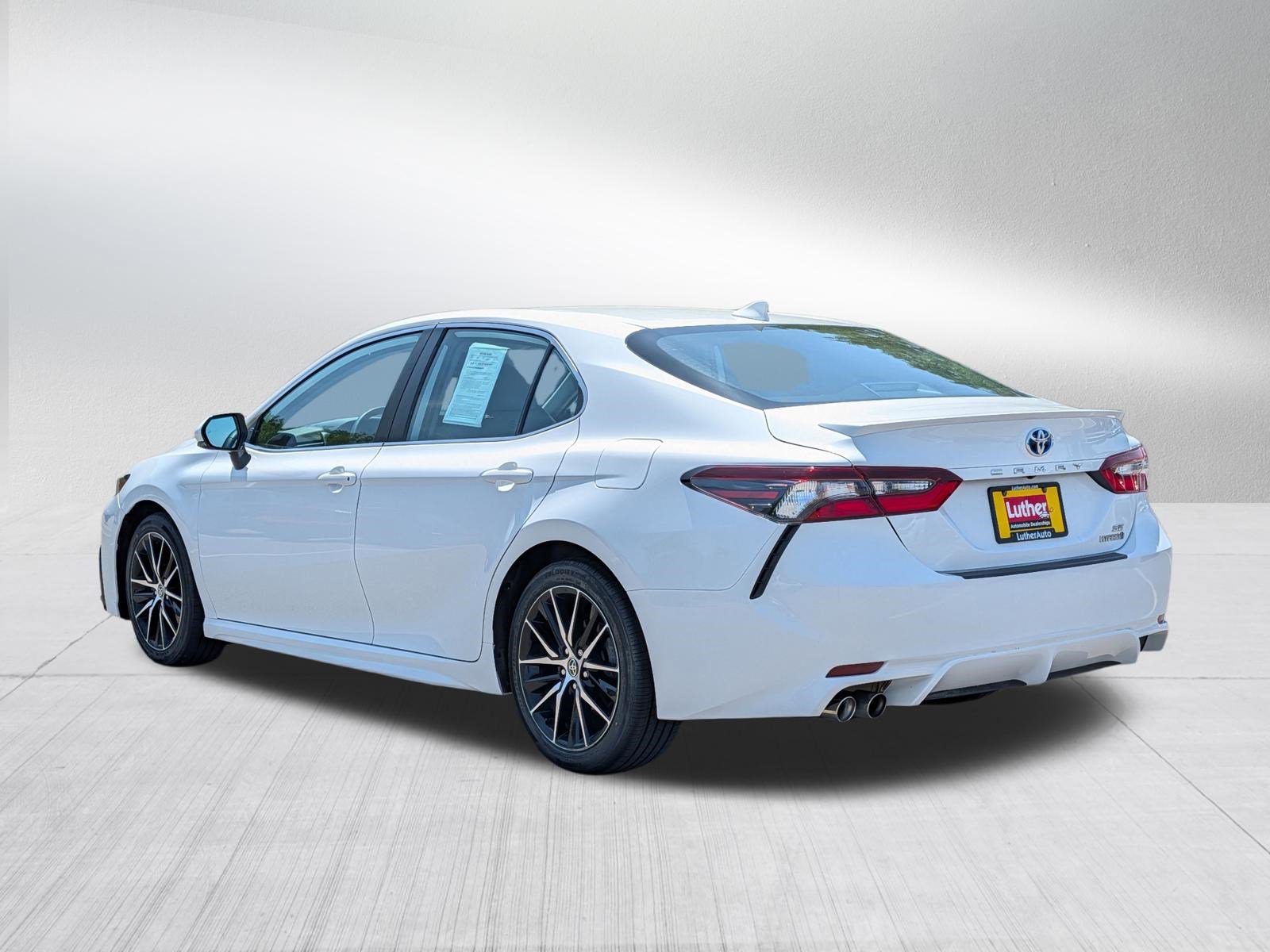 Used 2022 Toyota Camry SE w/ Audio Upgrade Package FWD image 5