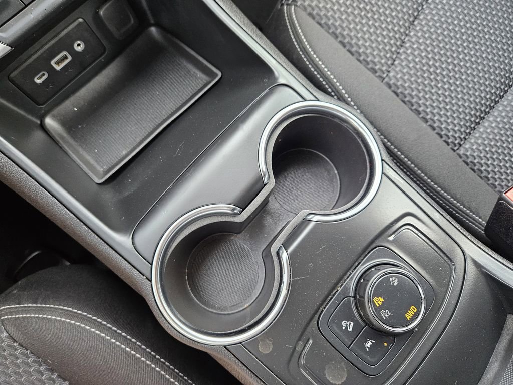 Used 2024 GMC Terrain SLE image 17